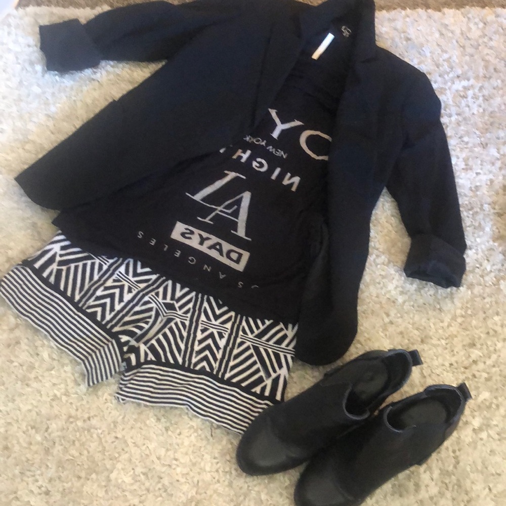 LA/NY v-neck T-shirt